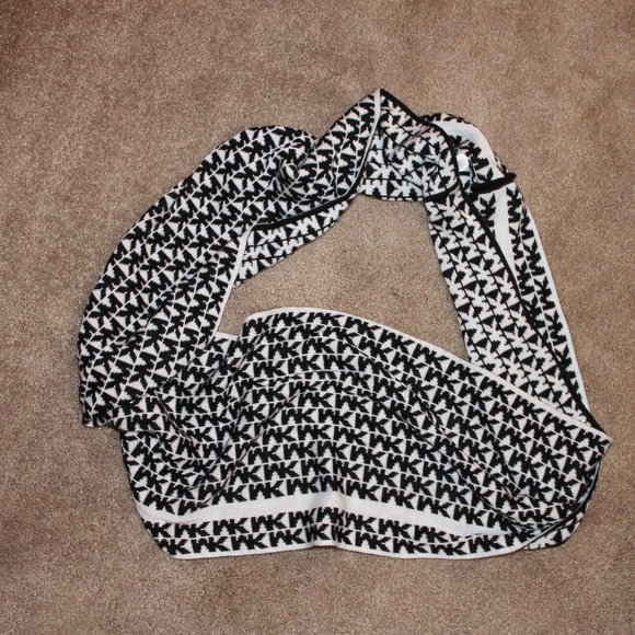 Michael Kors Scarf - Picture 2 of 2